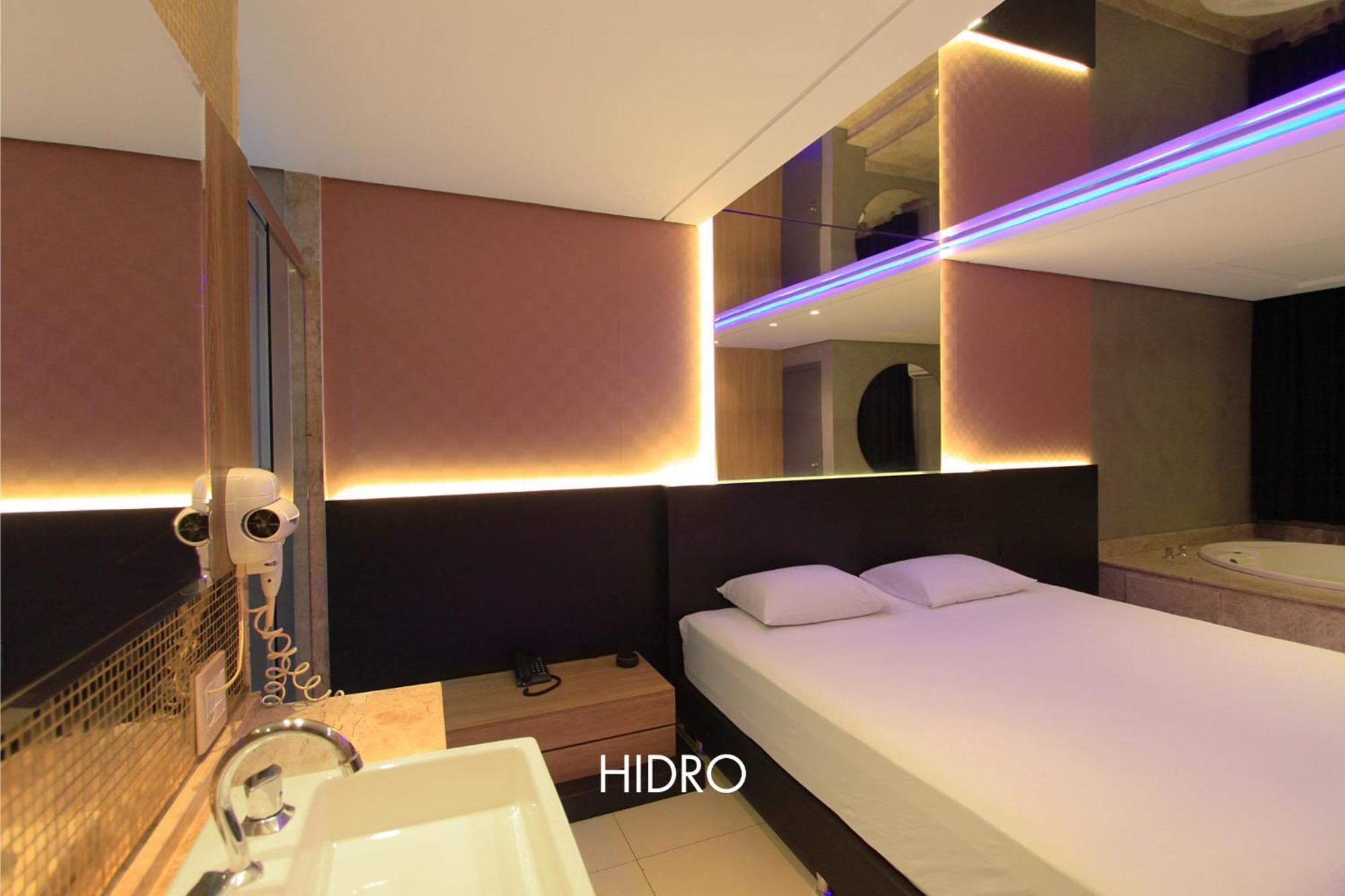 Love hotel Drops
